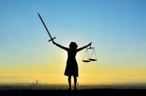 Adaletin Simgesi Kadın