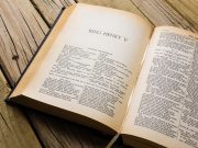 sold copy of complete works of  shakespeare open at the first pa