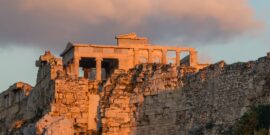 Erechtheum_Acropolis_Athens_evening_moon