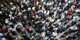 shutterstock_2325564 (crowd)