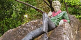 Dublin,,Ireland,-,November,06,,2013:,Sculptures,At,Merrion,Square,