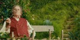 Hobbit pipe smoking